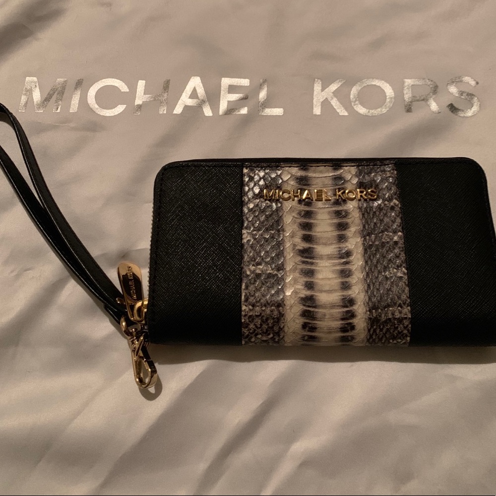 Michael Kors Cellphone Credit Card Wristlet